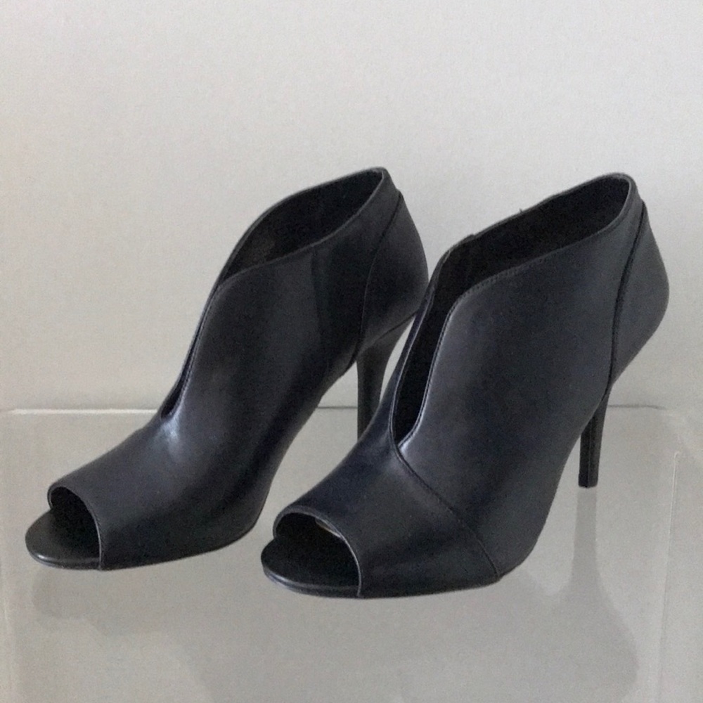 🆕 Black open toe booties